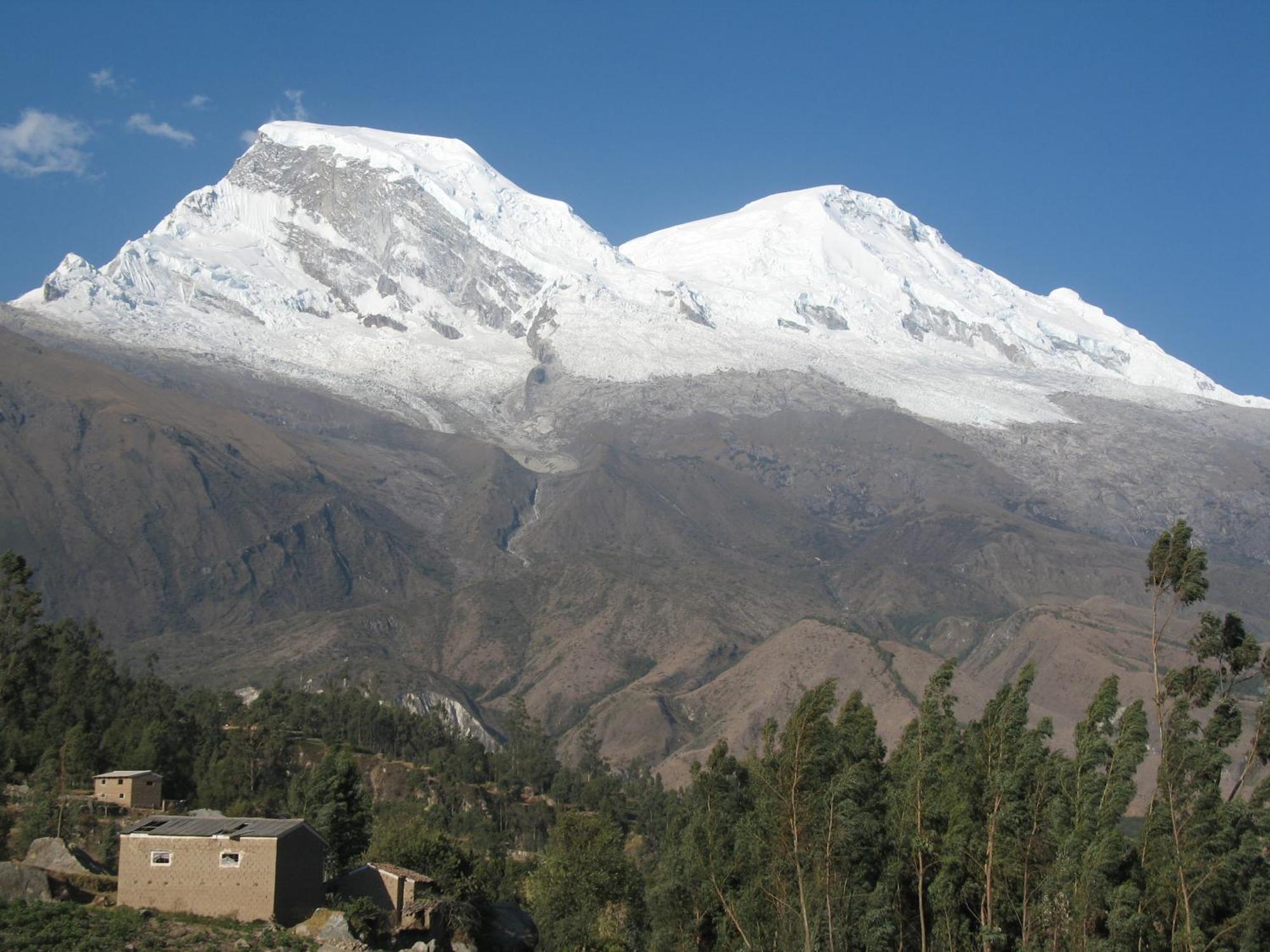 Amazing Huaraz Bed & Breakfast Exterior photo